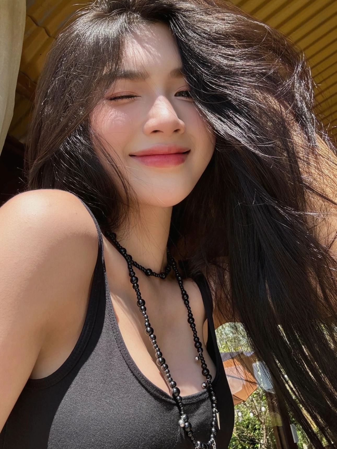 Hot girl xinh đẹp khoe đường cong cơ thể