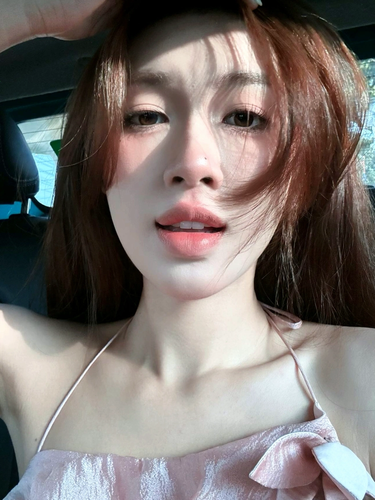 Hot girl xinh đẹp thu hút mọi ánh nhìn với khoảnh khắc đời thường