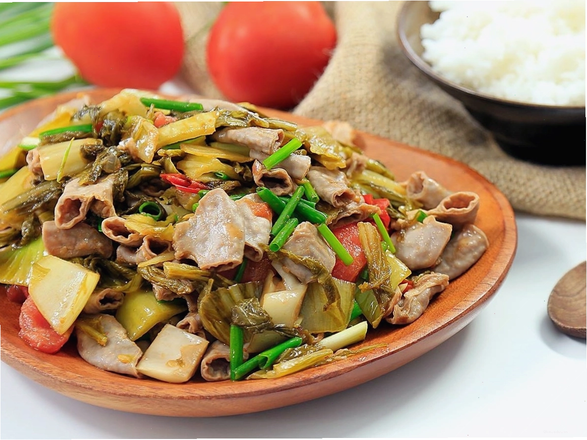 Lòng xào dưa chua giòn ngon, hấp dẫn