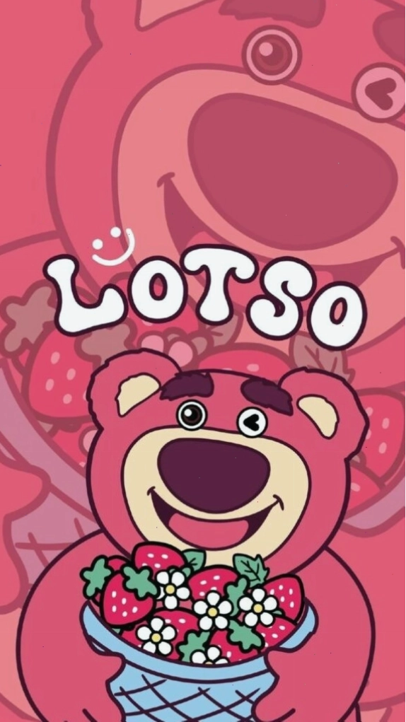 Lotso ôm hoa dâu với nụ cười nhẹ nhàng