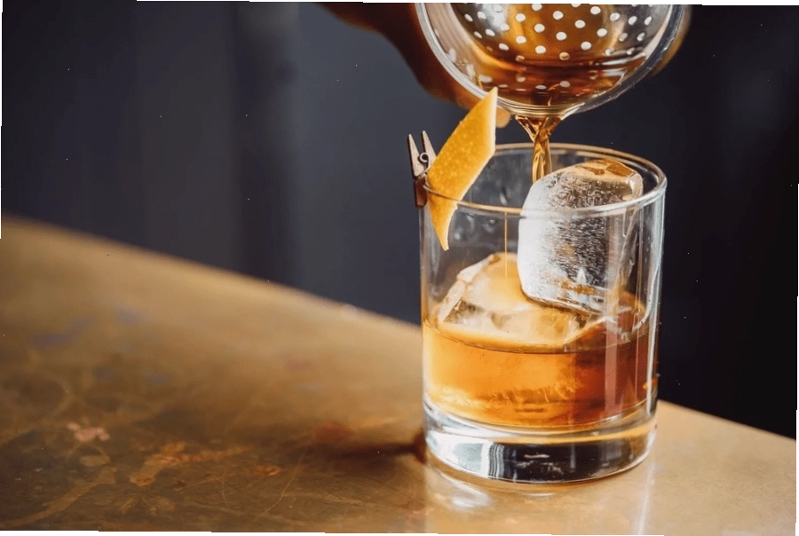 Lựa chọn đồ uống phù hợp theo không khí quán bar