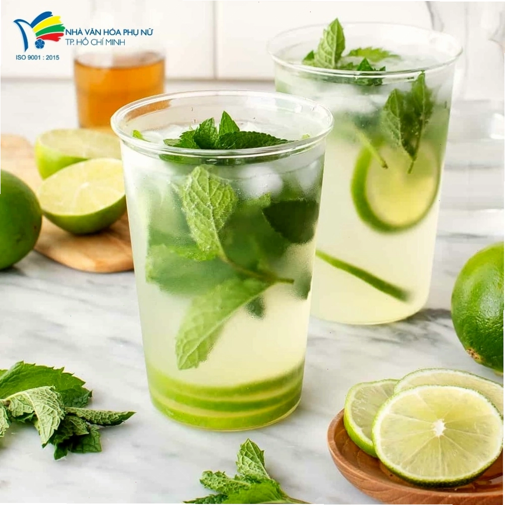 Ly Mojito xanh mát được trang trí đẹp mắt