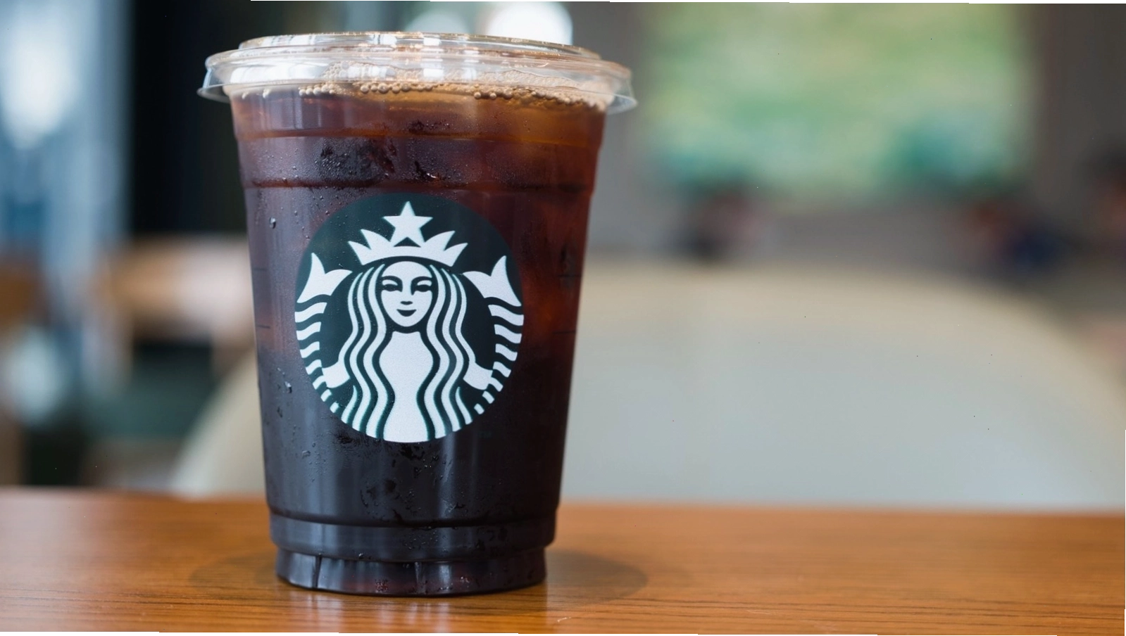 Ly Nitro Cold Brew mịn màng tại Starbucks
