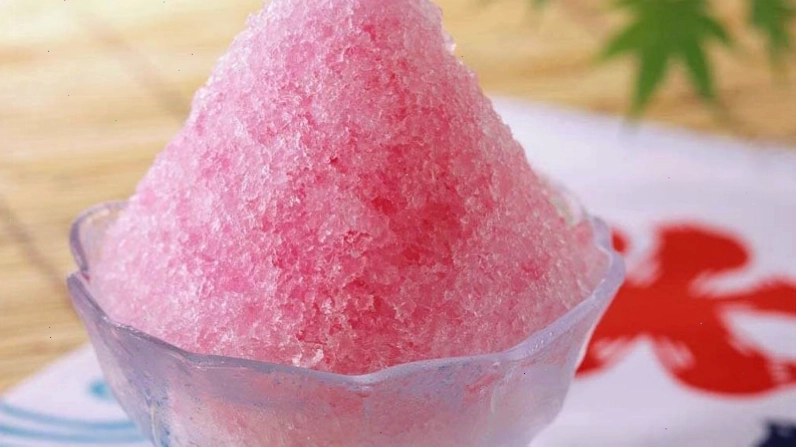Ly siro sữa đá vị dâu mát lạnh