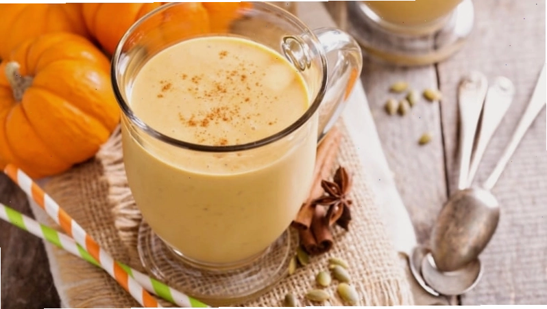 Ly sữa bí đỏ hạt sen màu cam đẹp mắt