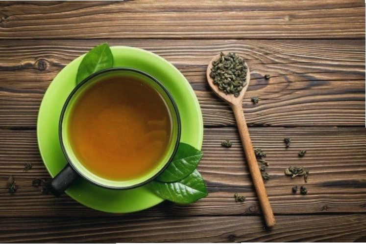 Ly trà xanh nóng hổi tốt cho sức khỏe