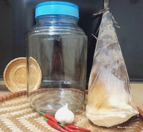 Măng ngâm tỏi ớt sau vài ngày đã thấm gia vị