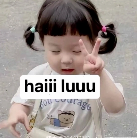 Meme em bé có chữ thể hiện suy nghĩ dí dỏm