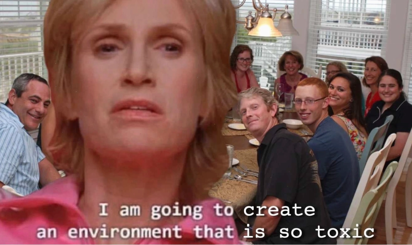 Meme "toxic environment" được diễn giải theo góc nhìn của cộng đồng gay