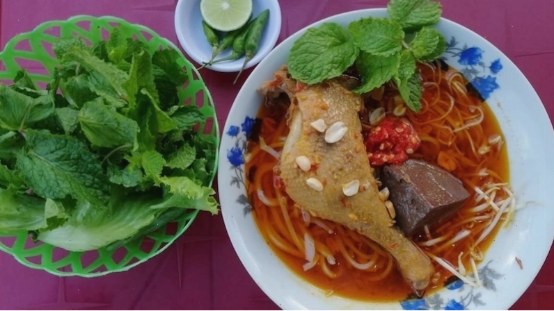 Mì quảng vịt - món ăn đặc sản Phan Thiết với hương vị độc đáo