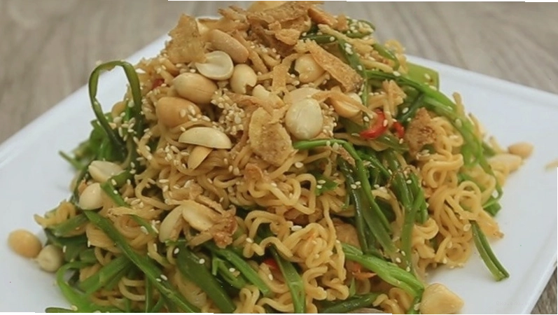 Mì tôm trộn rau muống tôm khô nhanh gọn dinh dưỡng