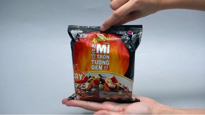 Mì trộn tương đen cay Koreno