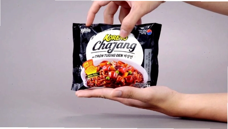 Mì trộn tương đen Koreno