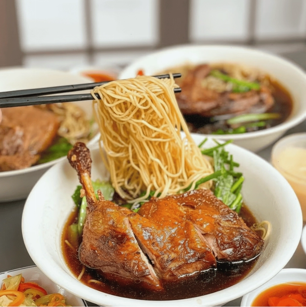 Mì vịt tiềm đậm đà hương vị người Hoa