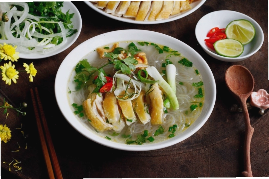 Miến măng gà là lựa chọn phổ biến cho bữa sáng đầu năm mới