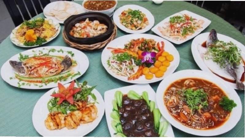Món cá hấp bầu trong thực đơn đám giỗ miền Trung