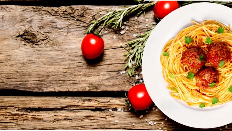 Món gà nướng mật ong với salad rau rocket