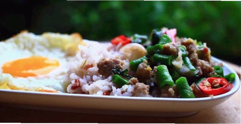 Món Phat Kophrao Thái Lan hấp dẫn với thịt băm và lá húng quế