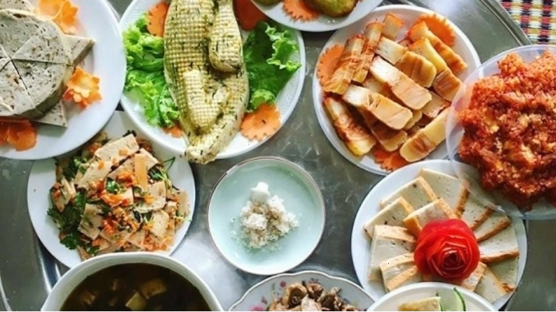 Mực nhồi thịt chiên giòn hấp dẫn trong thực đơn đám giỗ