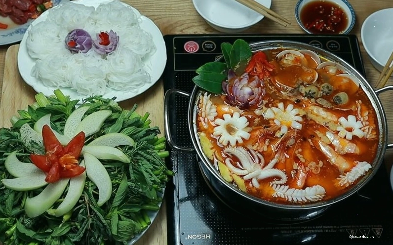 Nấu nước dùng lẩu Thái với các loại thảo mộc