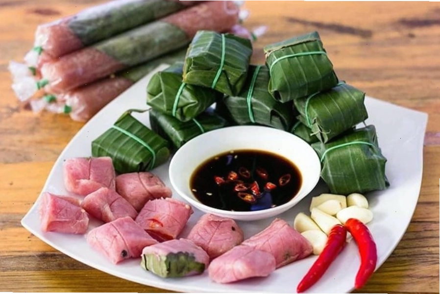 Nem chua là món đặc trưng miền Trung với vị chua nhẹ, hơi cay, giòn