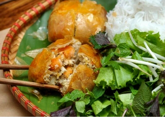 Nem cua bể Hải Phòng với lớp vỏ giòn rụm và nhân cua đầy đặn