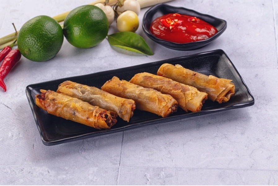 Nem rán là món ăn đặc trưng và hấp dẫn trong ẩm thực ngày Tết miền Bắc