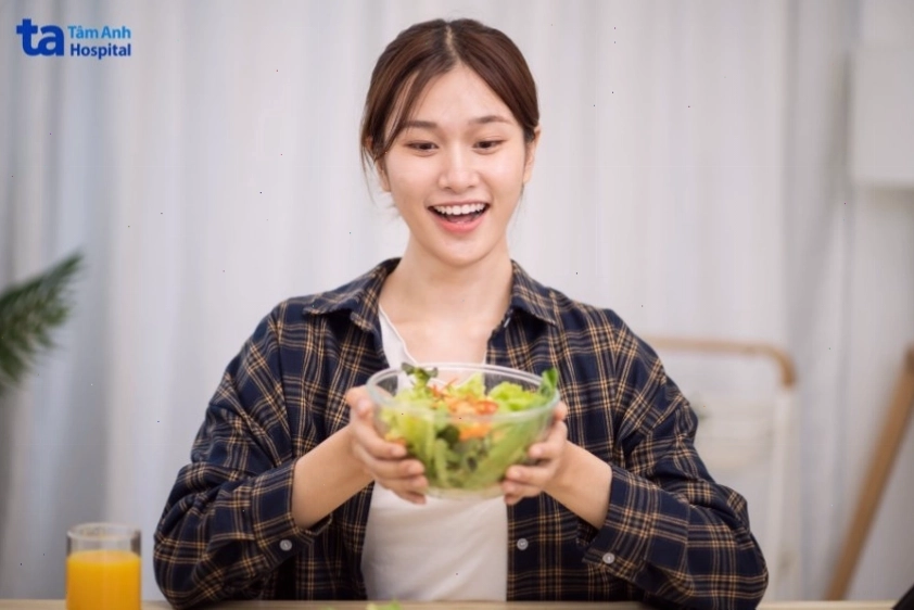 Nên bổ sung các món ăn nhẹ dễ tiêu hóa để hỗ trợ quá trình giảm cân