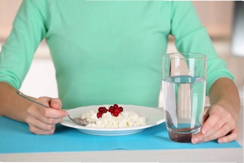 Người bệnh nên uống nhiều nước, chia nhỏ bữa ăn trong ngày sau khi cắt túi mật
