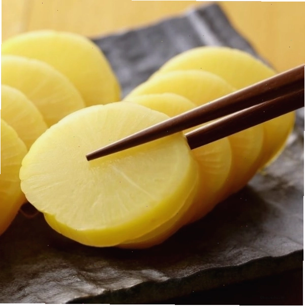 Nhiều loại wagashi được bày trí đẹp mắt như những tác phẩm nghệ thuật