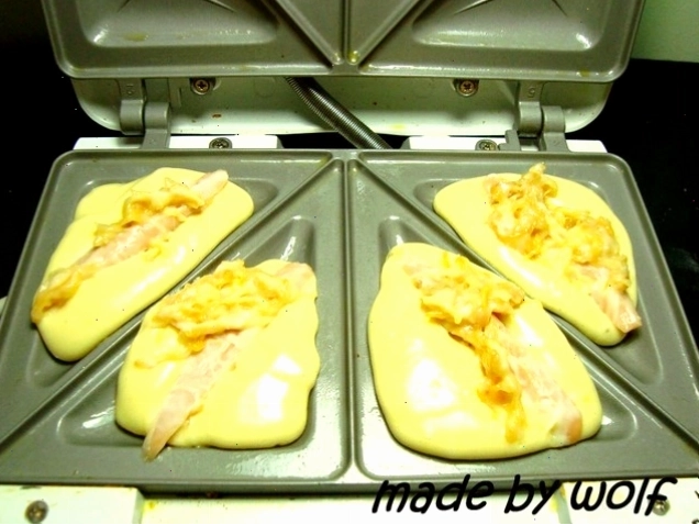 Nhiều loại xúc xích và phô mai khác nhau để làm nhân bánh