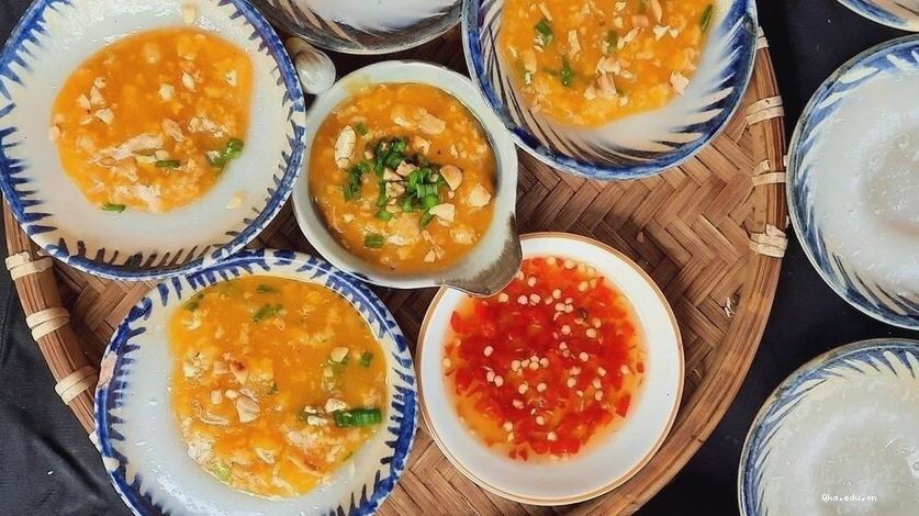 Những chén bánh bèo nhỏ xinh với chà bông và hành phi