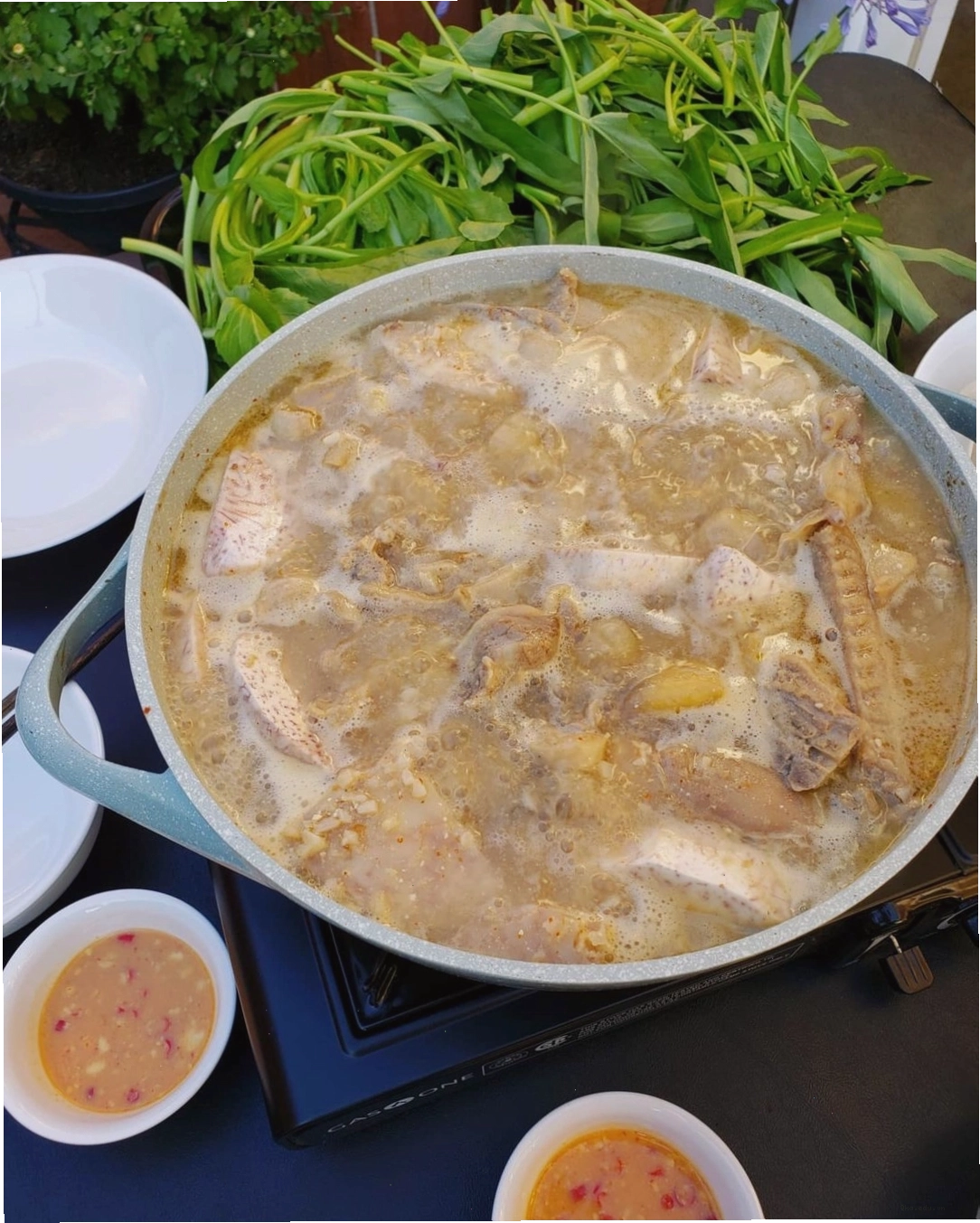 Nồi vịt nấu chao Cần Thơ hấp dẫn với thịt vịt mềm ngọt và nước dùng đậm đà