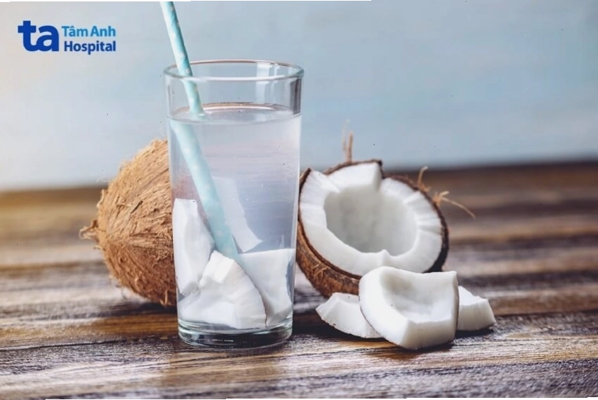 Nước dừa có thể hỗ trợ giấc ngủ nhờ các khoáng chất.