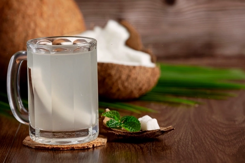 Nước dừa giải nhiệt hiệu quả trong mùa hè