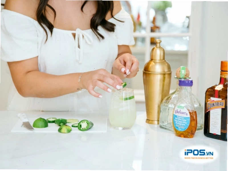 Phông nền gỗ mộc mạc kết hợp đạo cụ tinh tế