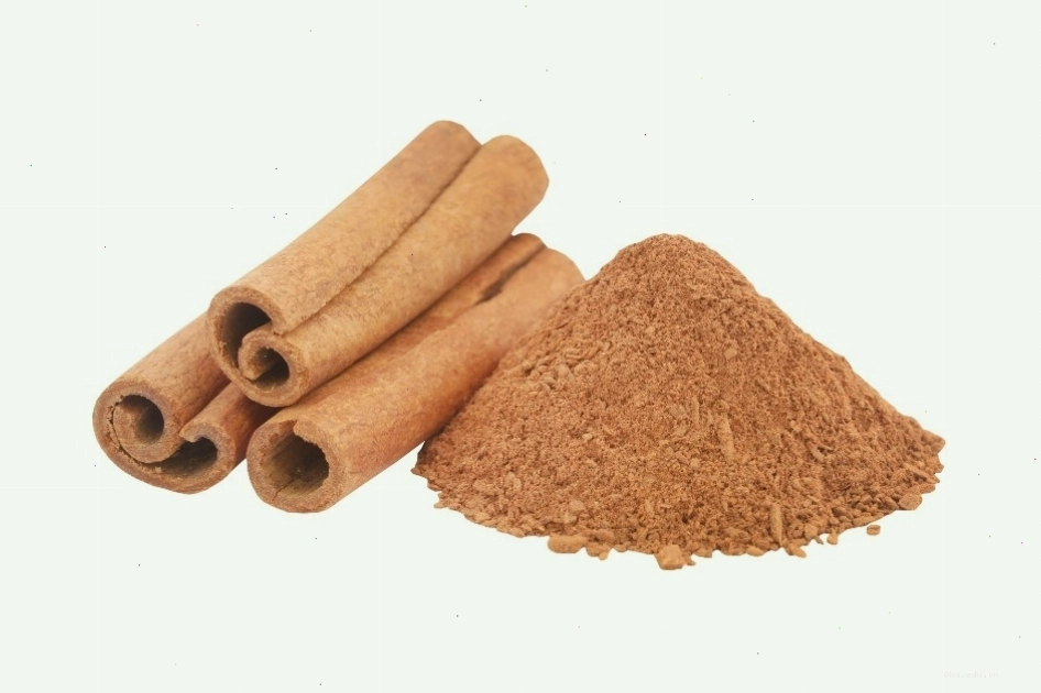 Quế là một gia vị dạng quả có nguồn gốc thực vật quen thuộc, mang lại hương thơm ấm áp cho các món tráng miệng