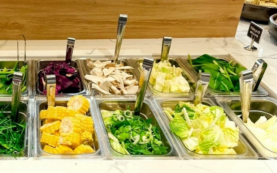 Rau củ tươi xanh cho món lẩu Dookki thêm phần hấp dẫn