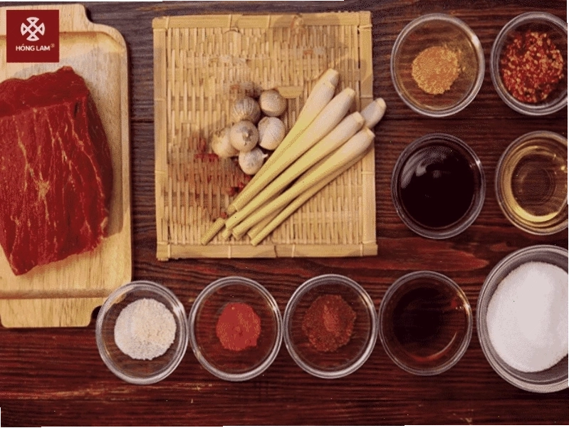 Sơ chế thịt bò và các loại rau củ làm gia vị ướp bò kho