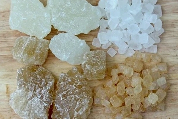 So sánh đường cát và đường phèn dùng để nấu nước đường pha chế