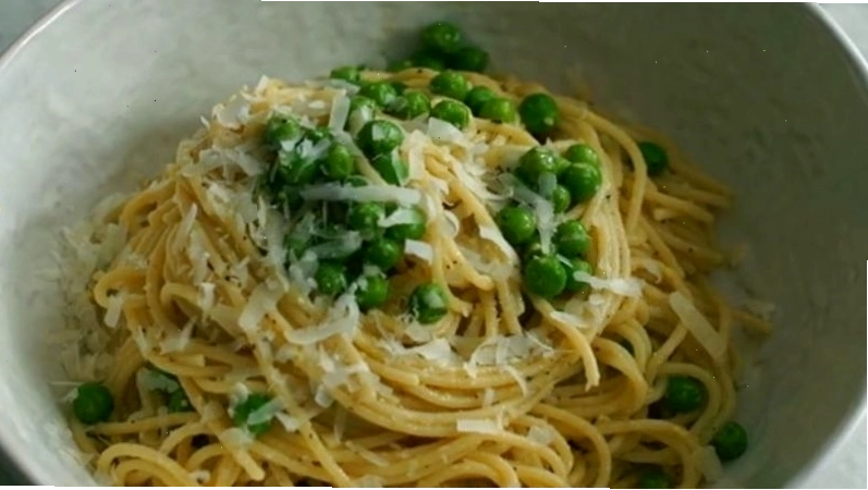 Spaghetti đậu Hà Lan lạ miệng hấp dẫn