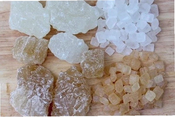 Sử dụng đường cát hoặc đường phèn để nấu nước đường pha chế