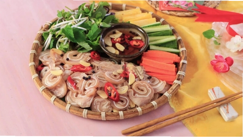 Tai heo cuộn ngâm mắm giòn ngon đậm đà hương vị