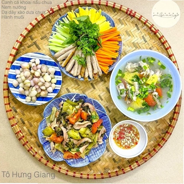 Tập trung lấy nét vào món ăn chính, hậu cảnh làm mờ