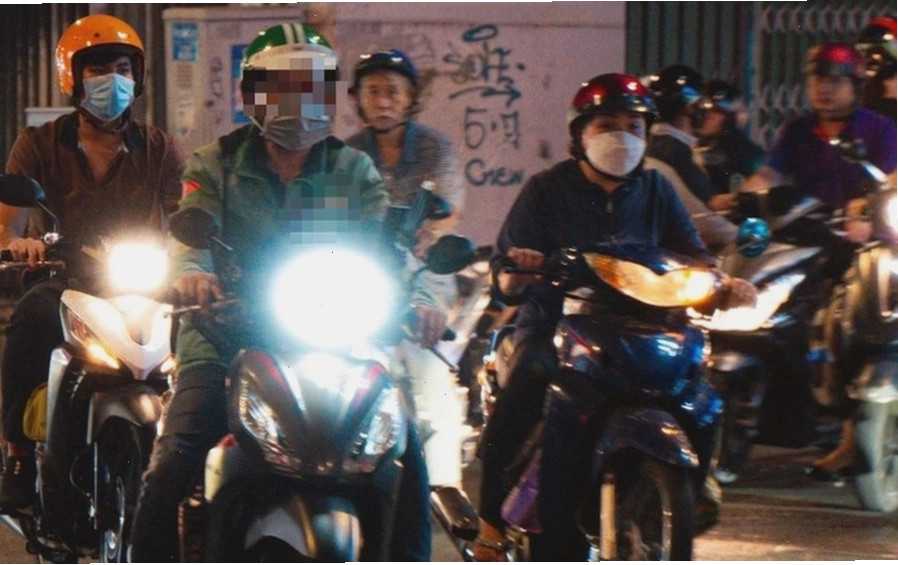 Thay đèn xe máy đúng quy định pháp luật