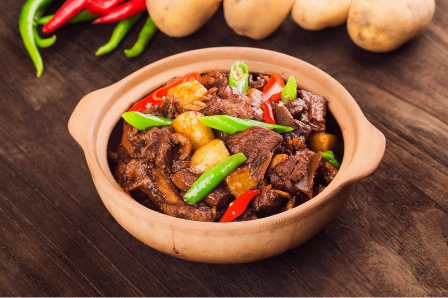 Thịt bò kho có màu đỏ tượng trưng cho may mắn trong ngày Tết