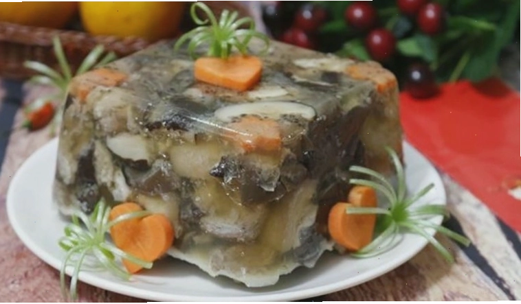 Thịt đông làm từ tai heo hấp dẫn