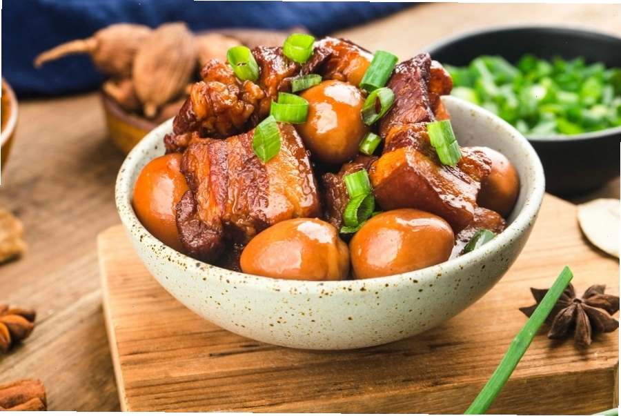 Thịt kho tàu là món ăn truyền thống đặc trưng trong ngày Tết miền Nam