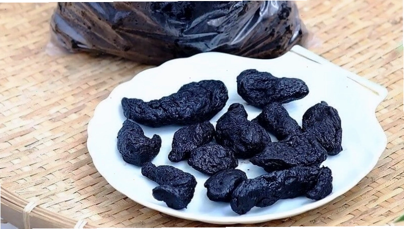 Thục địa là rễ cây địa hoàng đã qua tinh chế, có màu đen và vị ngọt