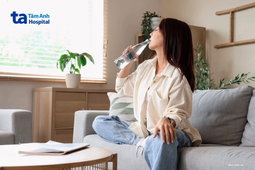 Thực đơn ăn tăng cân cho nữ cần có đủ nước